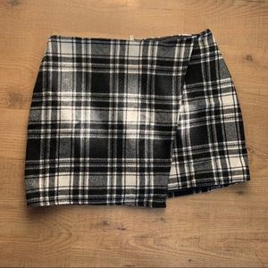 Black and White Plaid Envelope Mini Skirt